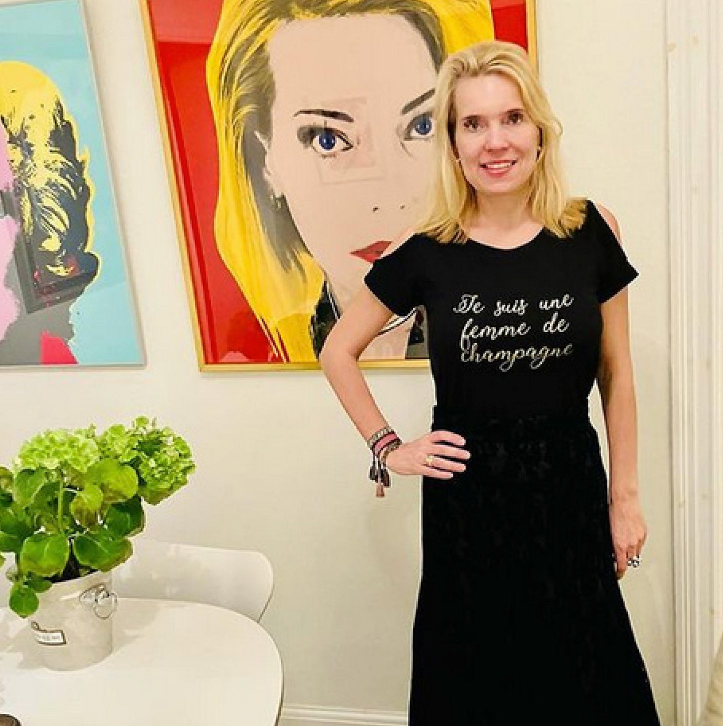 Cool svart champagne t-shirt med text i guld