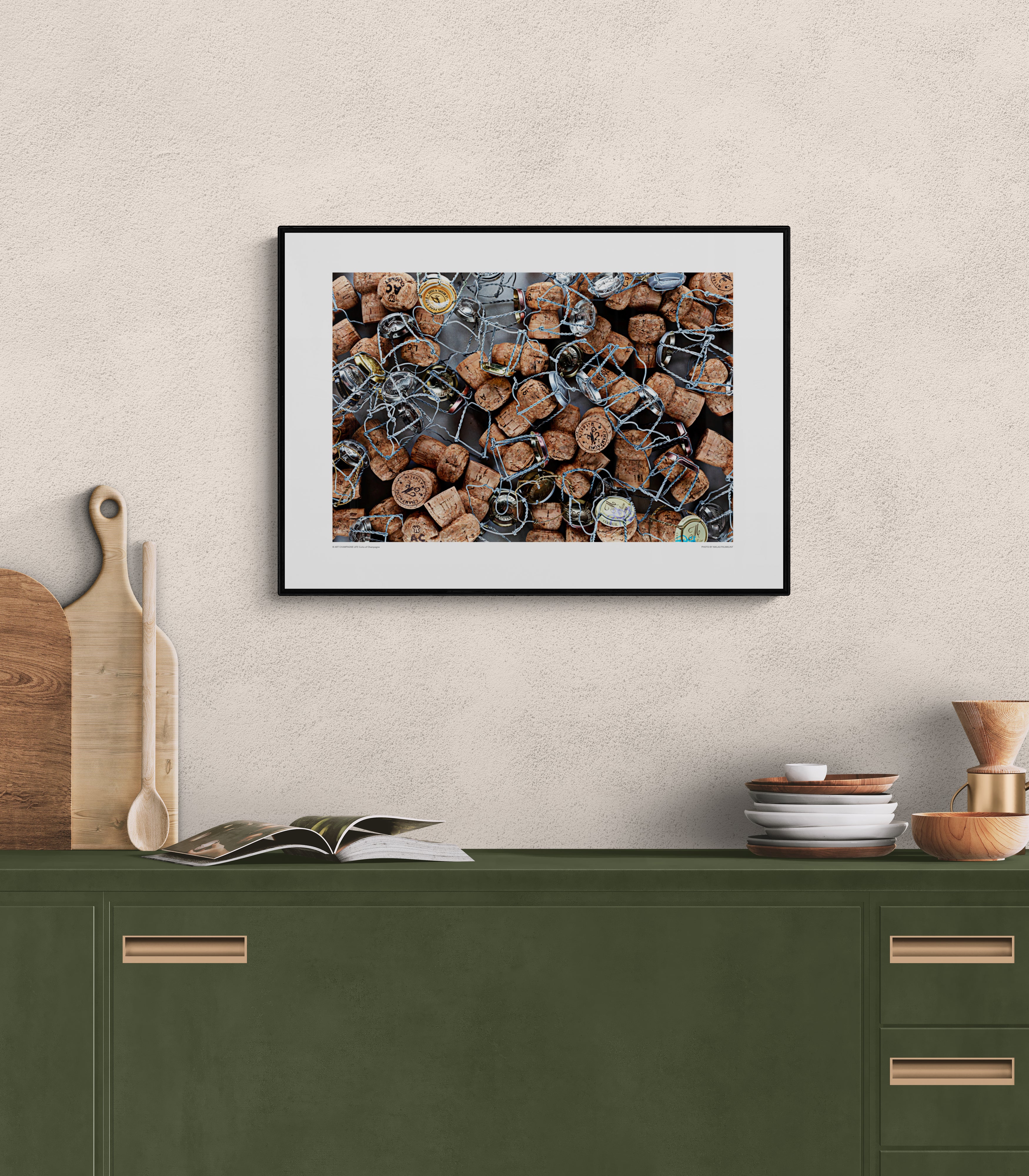 Poster Corks of Champagne. Miljöbild kök.