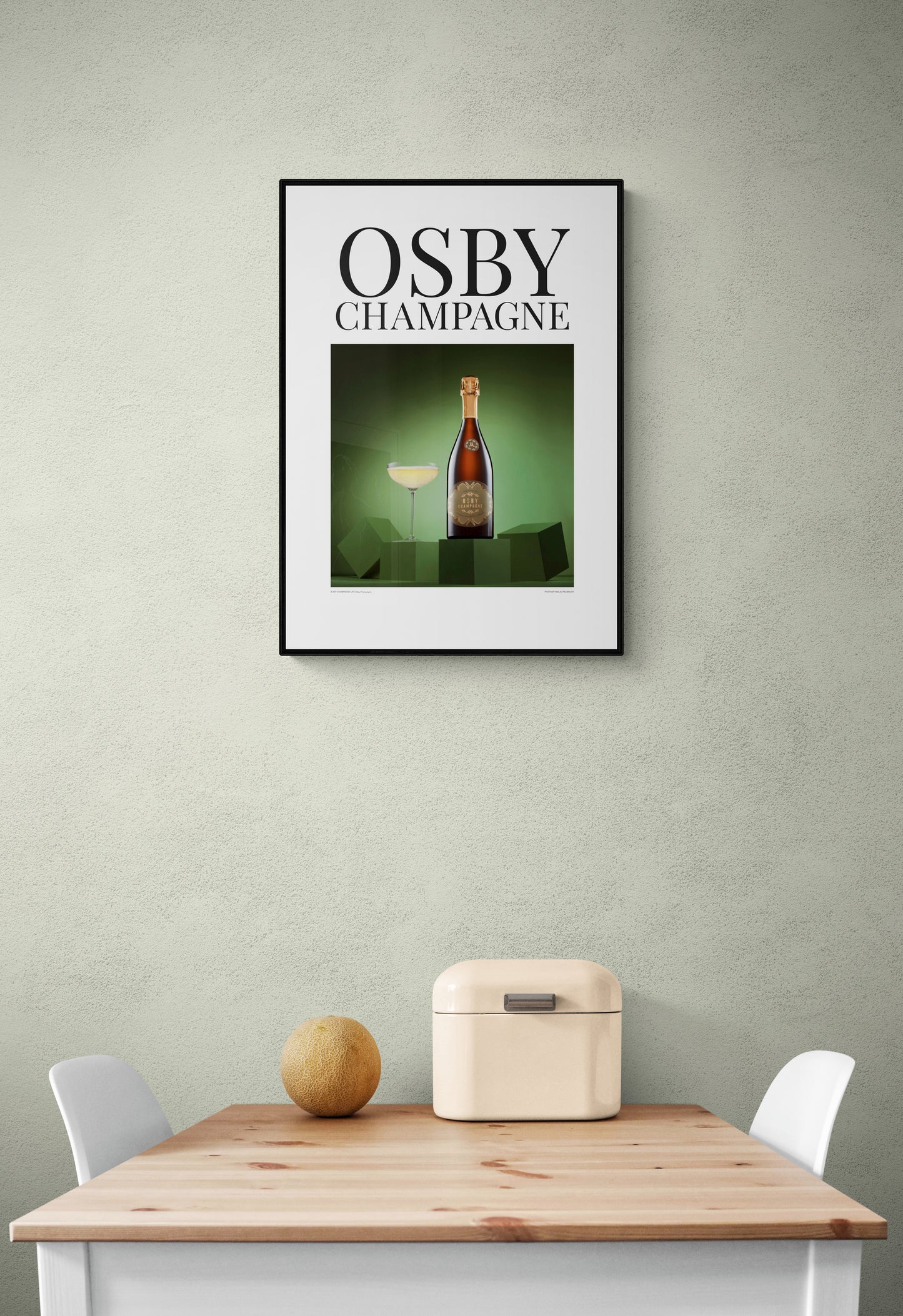 Poster Osby Champagne – svensk Grand Cru känsla. Miljöbild kök.