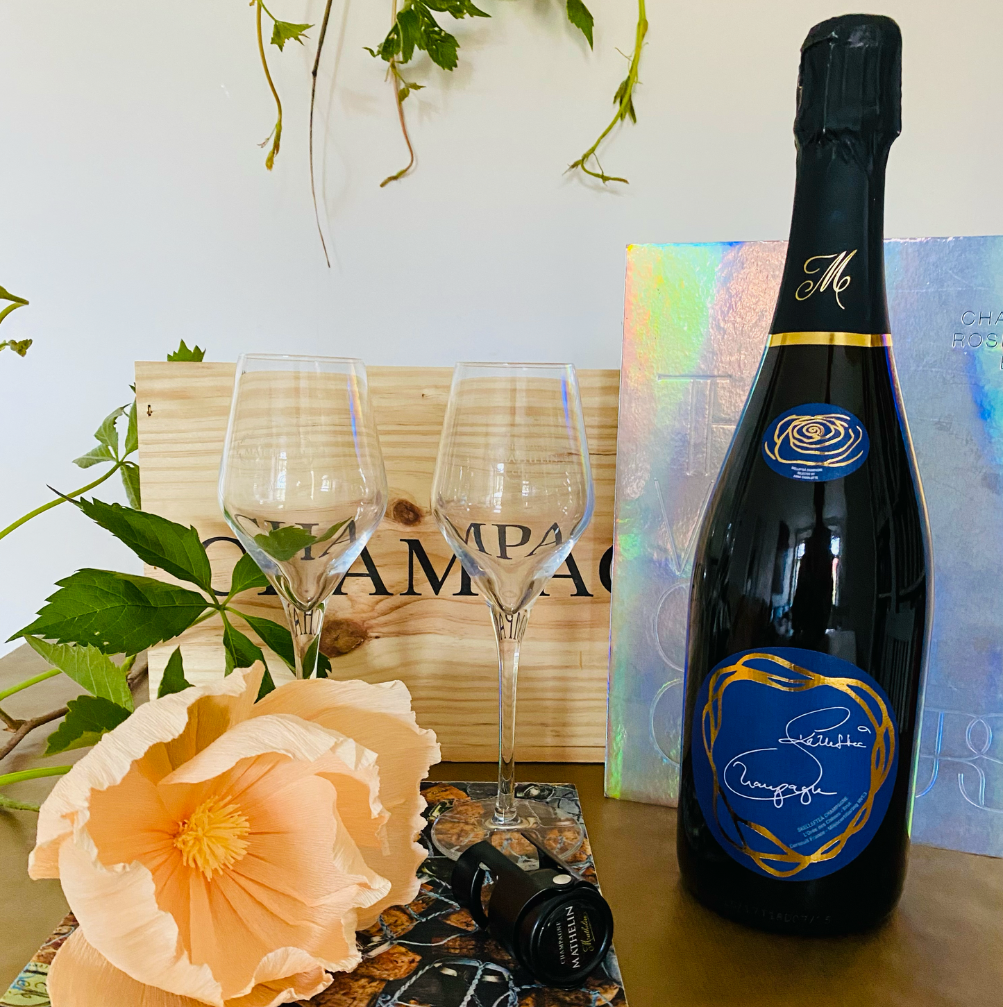 Presentbox Nytt Hem – där inredning, konst och champagne möts